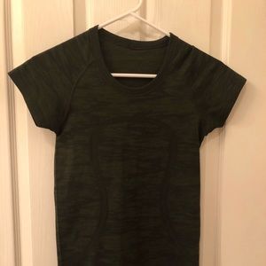 Lululemon Swiftly Tech Camo Size 4